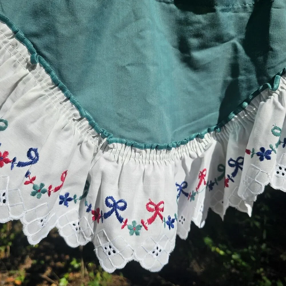 Vintage 1990s Dark Green Christmas Ruffled Valance – Eyelet Lace Bows - New